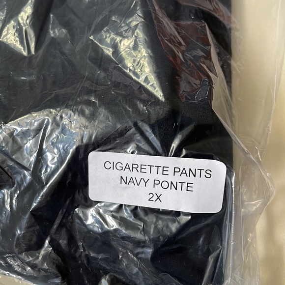 Vixen by Micheline Pitt Navy ponte cigarette pants 2X - Picture 4 of 7